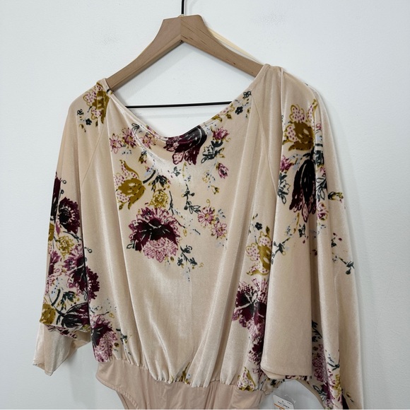 NWT Free People Women's Velvet Slouchy Babe Bodysuit Cream size Small - Picture 4 of 7